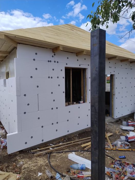Construim case din structura metalica și panou sandwich