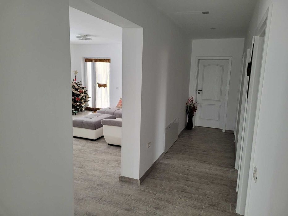 Proprietar vand Casa pe parter
