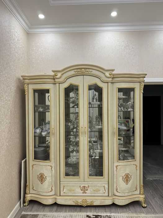 Продается  Сервант для гостиной !