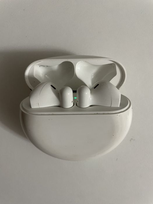 Продам наушники Huawei Freebuds 3