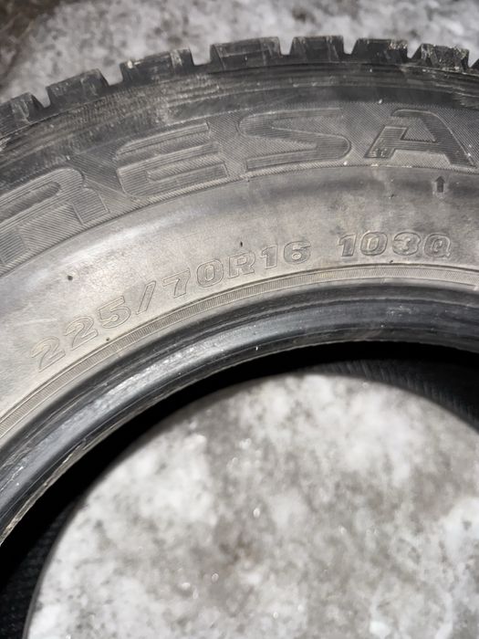 Продам зимние шины maxxis