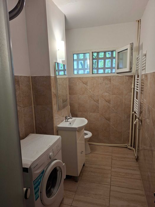 Inchiriez apartament