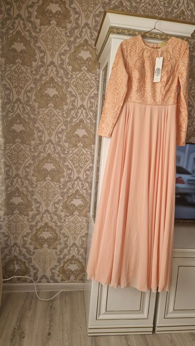 Платья вечерние новые