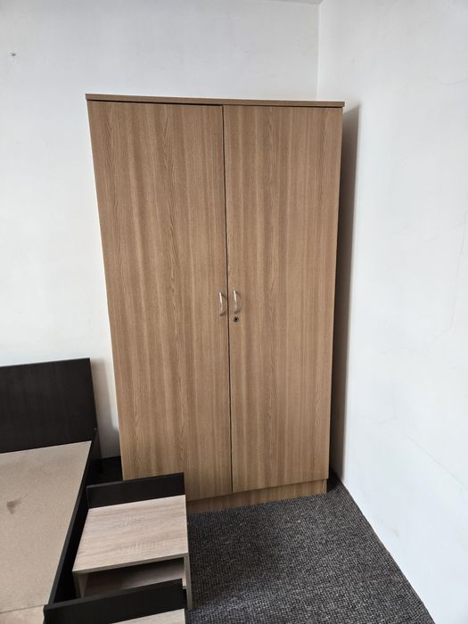 Vând pat și șifonier