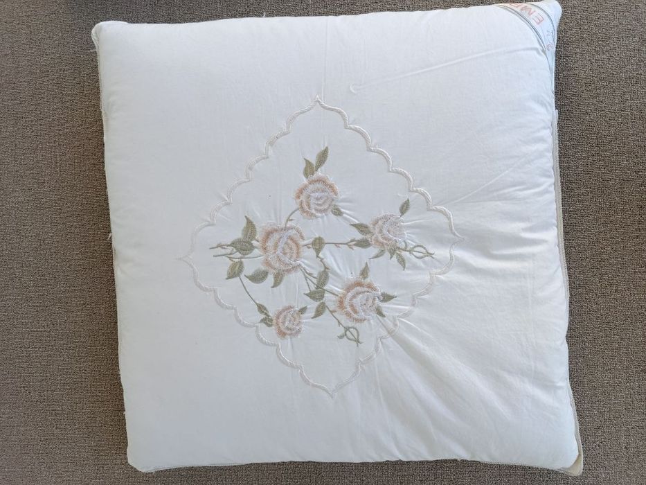 Белые Подушка  новое