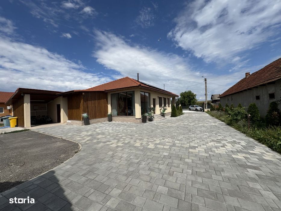 Casa cu 3 dormitoare, Living , Bucatarie, Dining, Caraseu, 15 Km de Sa