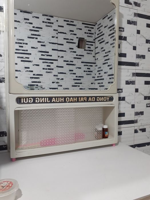 Зеркало, и для ванной полочки с зеркалом.