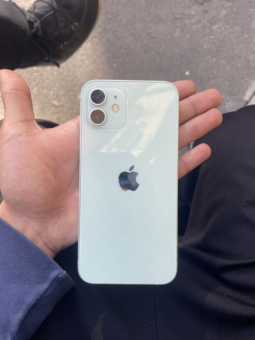 Vand iphone 12 fara semne de uzura doar sticla ecranului este sparta