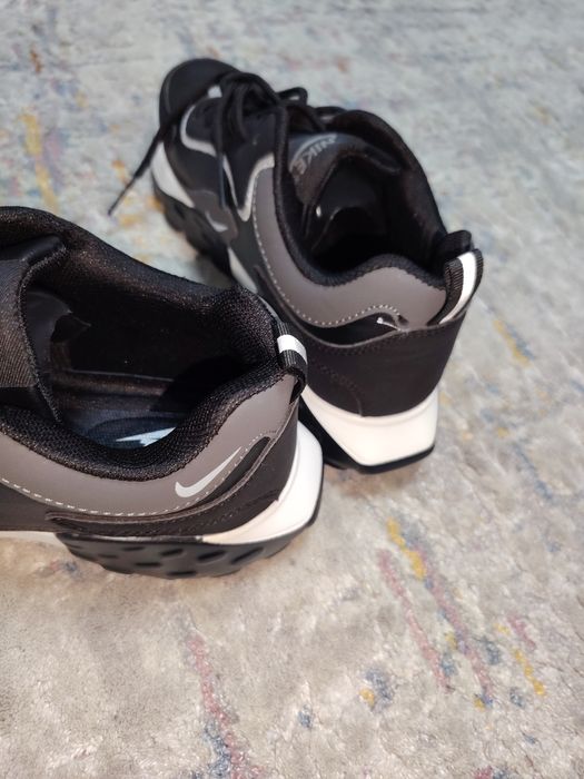 Продам новые кроссовки