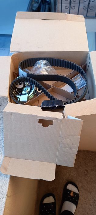 Vand kit distributie + pompa apa nemontate ,noi