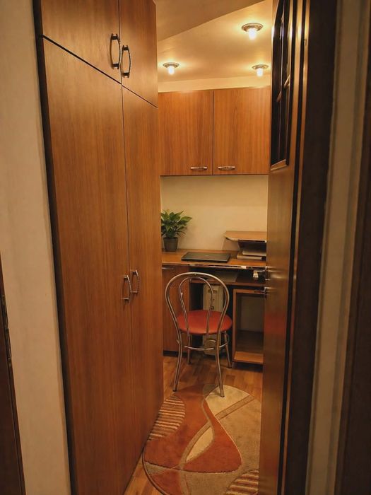 Vând apartament în Drobeta-Turnu-Severin central decomandat et 2 parcare 2 camere zona Linzz Babeș