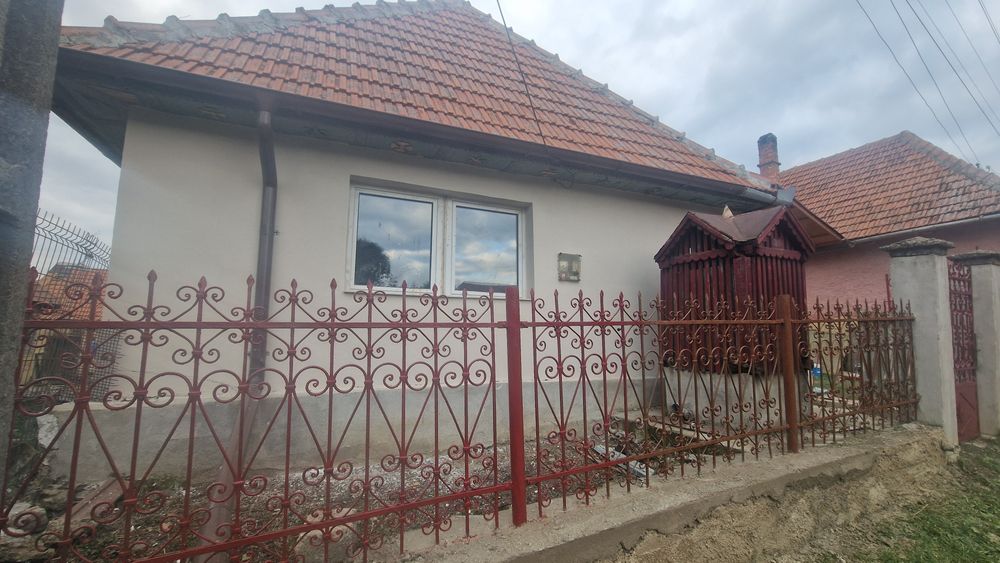 Casa 3 camere renovata, teren 2100 m²