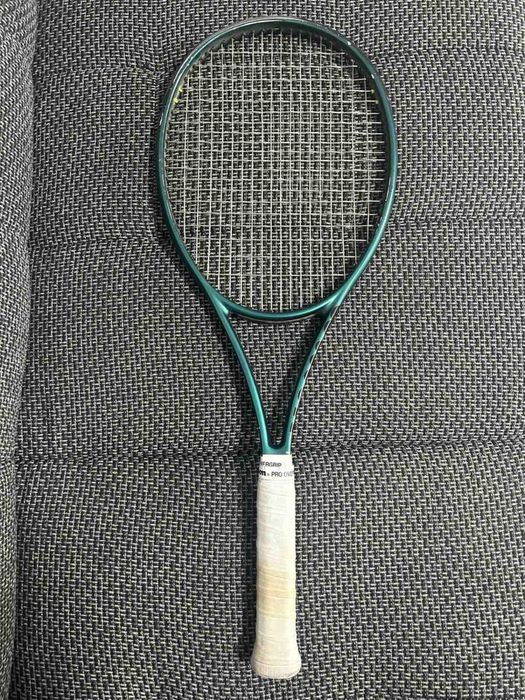 Тенис ракета Wilson Blade V9 98 18x20 с нов кордаж Luxilon !