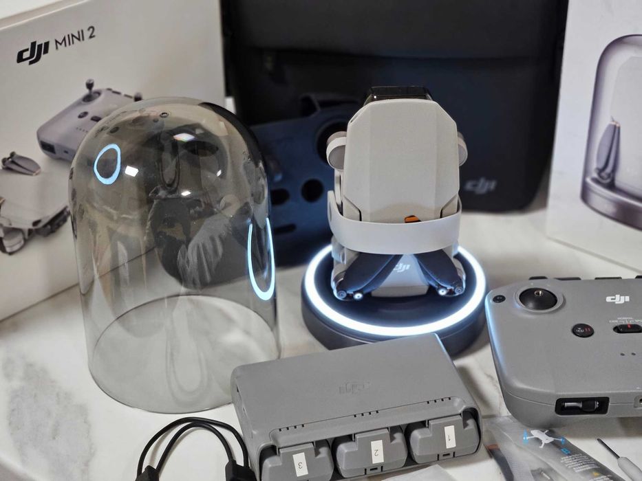 DJI Mini 2 Fly More Combo + Charging Display Base