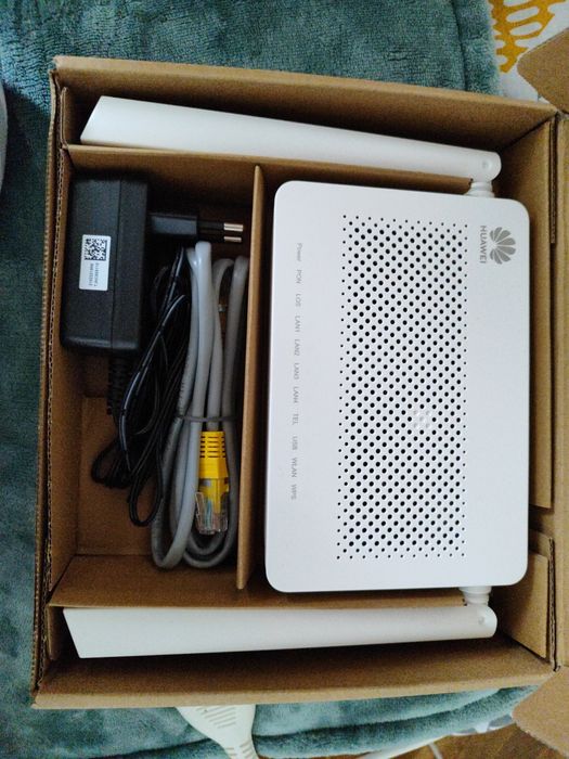 Huawei HG8145V5  Wi-Fi рутер – чисто нов, пълен комплект