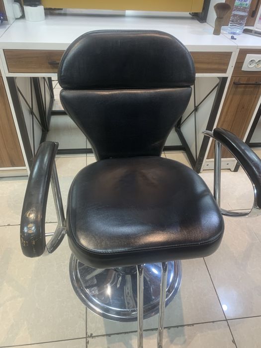 Salon uchun kreslolar bor 10 ta