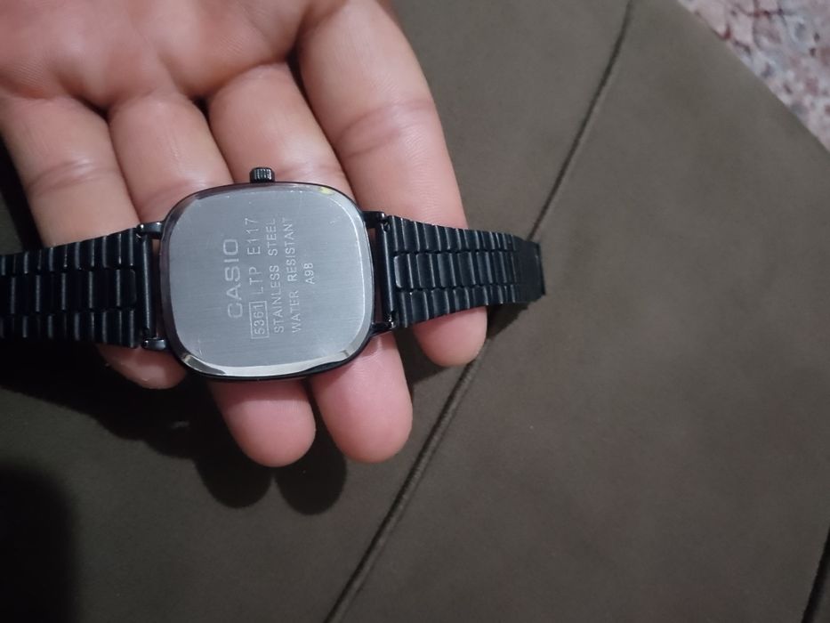 Часы Casio оригинал срочно продам!!