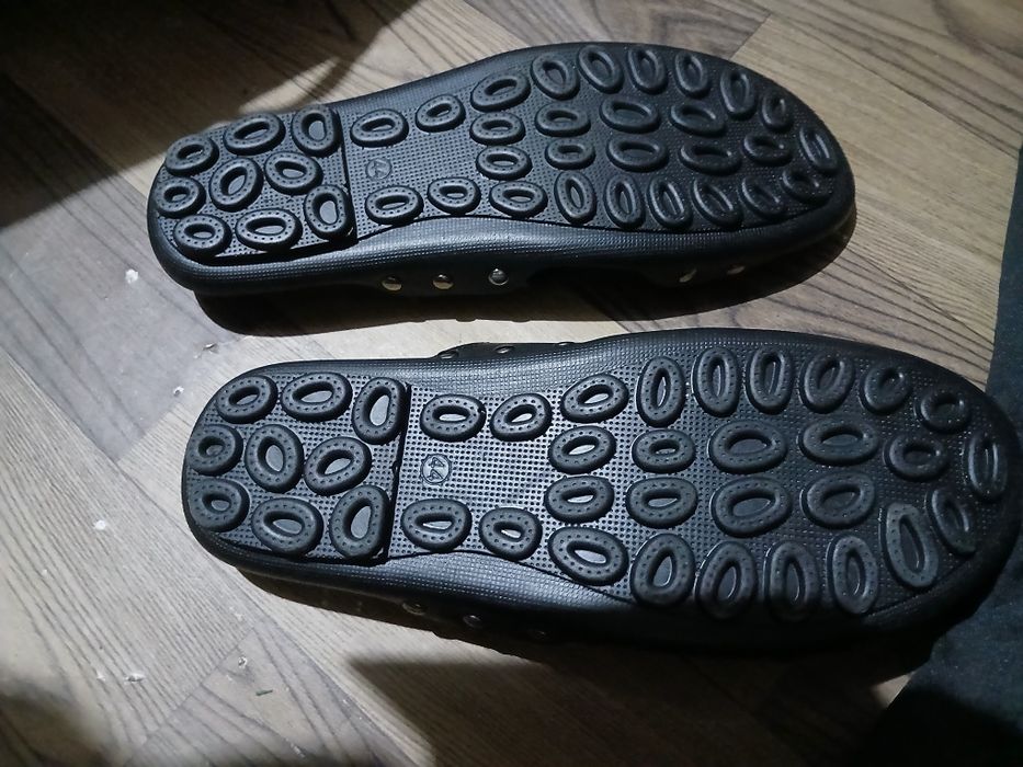 Продаю чёрный шлепки