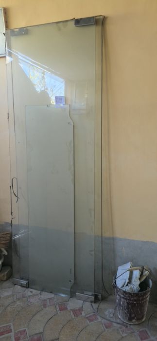 Стикляные двери две  штуки с магазина размером  80. 222  Каму подойдёт