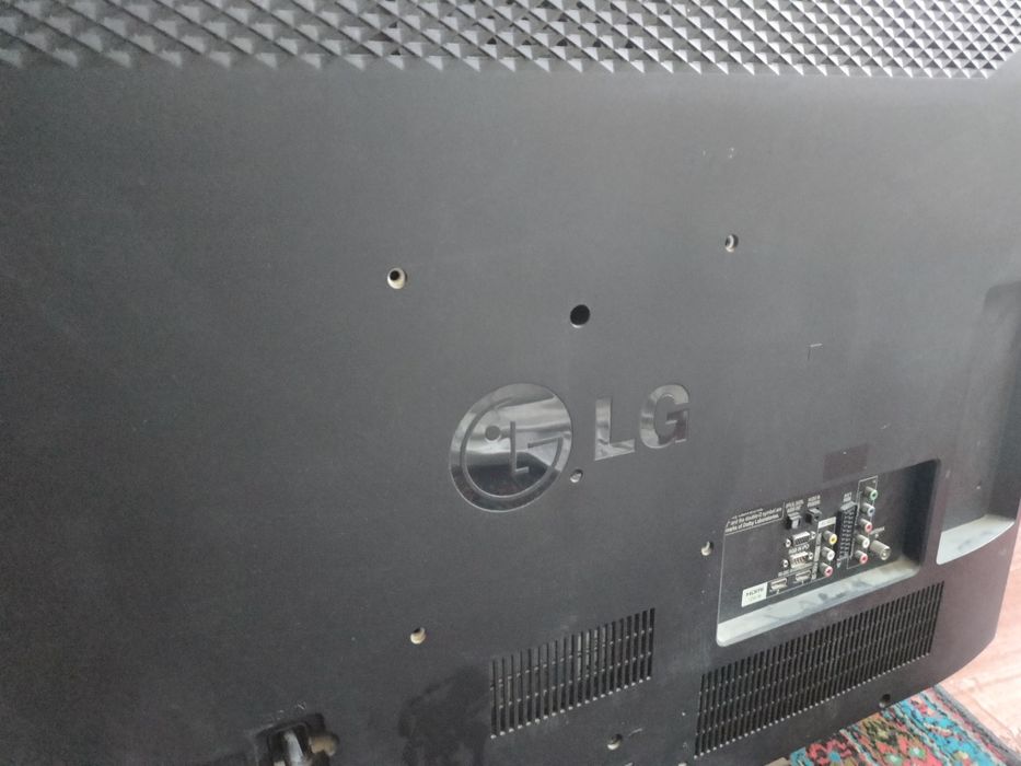 LG телевизор сатылады бахасы келисимли ислеп турыпты хеш кандай айбы ж