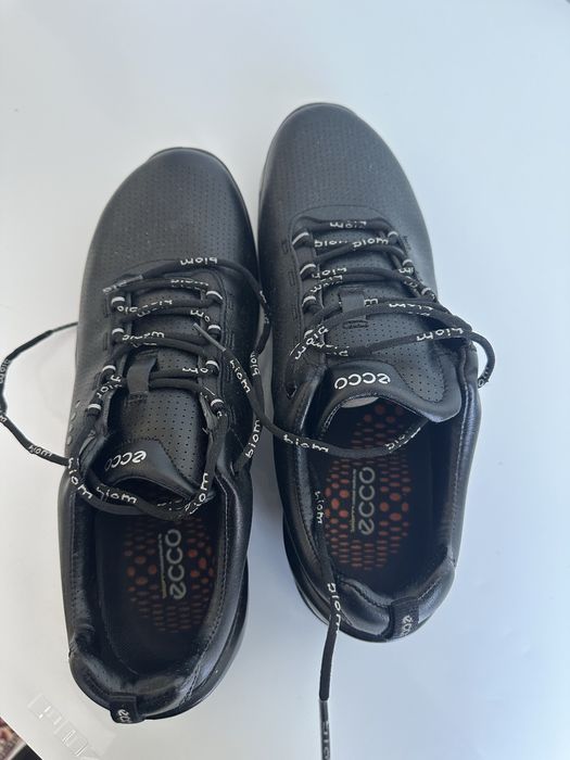 Кроссовки ECCO.