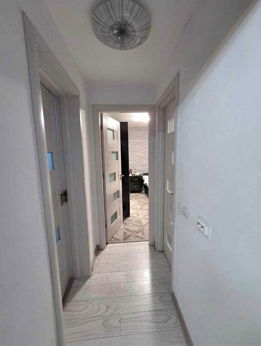 Închiriez apartament cu 3 camere