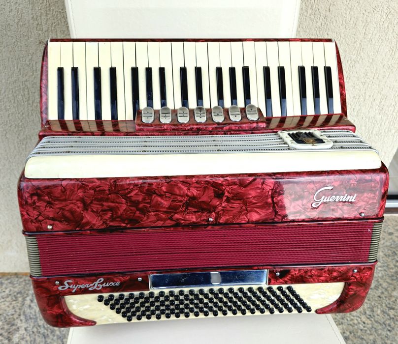 Acordeon Guerrini Superluxe cu 120 basi