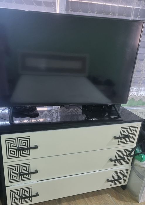Mobila dormitor cu pat, dulap,  noptiere si dulăpior tv
