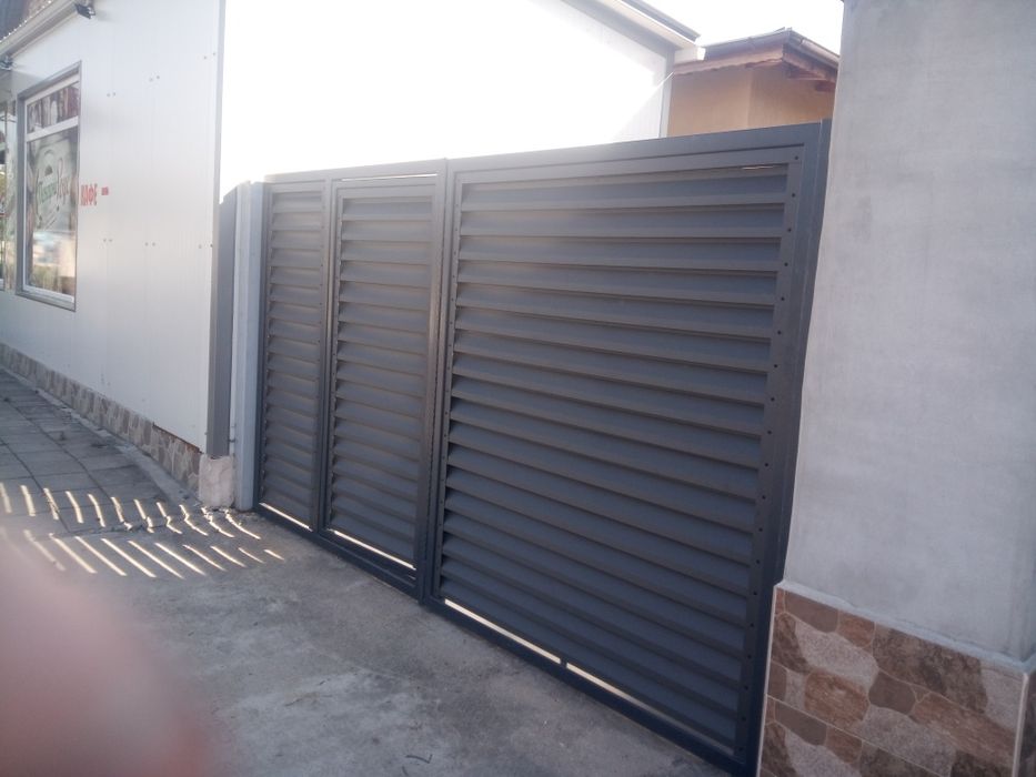 Изработка и монтаж на ламелни врати и огради.