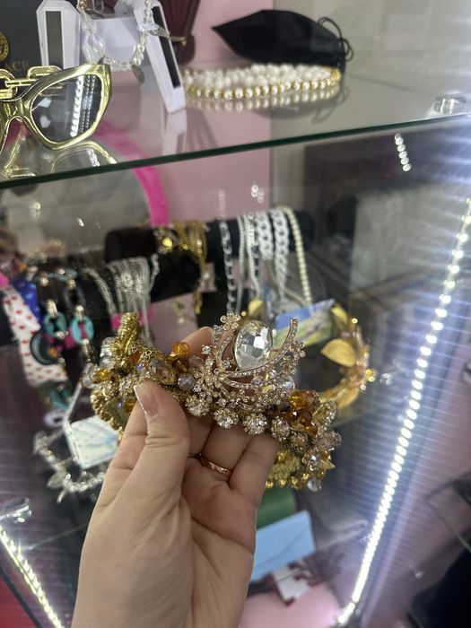 Корона в золоте из хрусталя