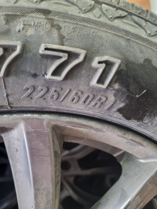 Продам резину 225/60 R17