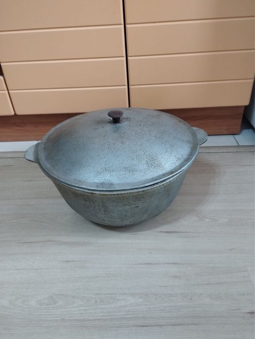 Казан для кухни в хорошем состоянии