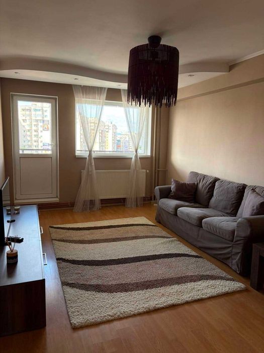 Inchiriez apartament