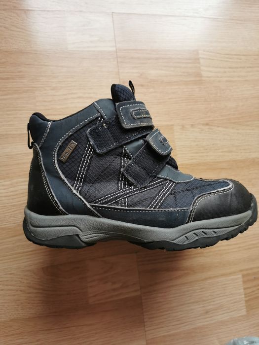 Ghetute baietei marimea 35.