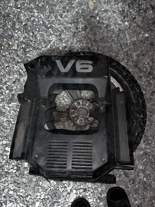 Крышка двигателя от Ауди а6,с4