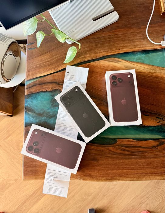iPhone 18 Pro Max 256 GB Burgundy & Black
