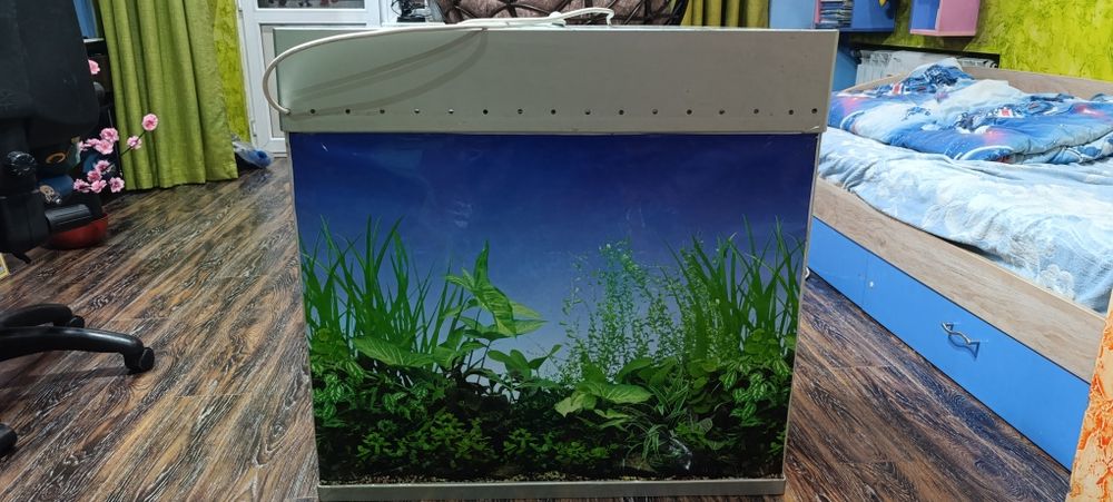 Аквариум 150л-180л продам аквариум