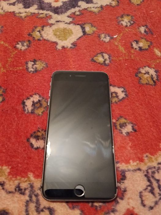 Айфон 8  в хорошем состояний