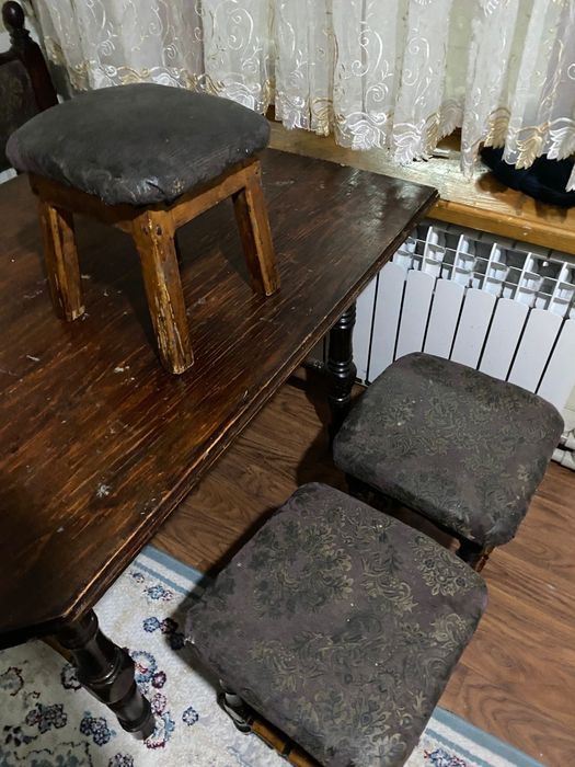 Комплект стол и стульев