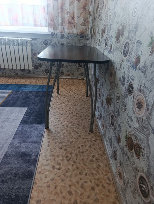 Продам стол кухонный