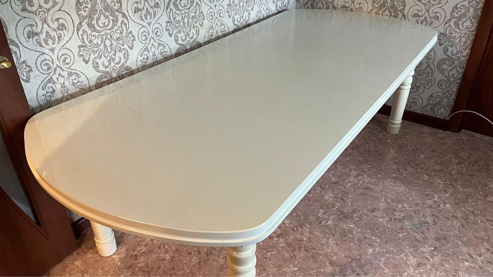 Стол в гостинную