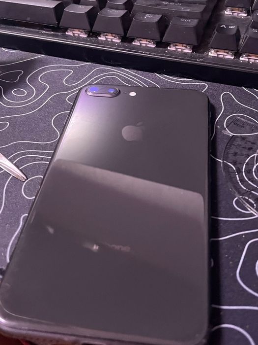 Продам iPhone 8+ Plus 128gb