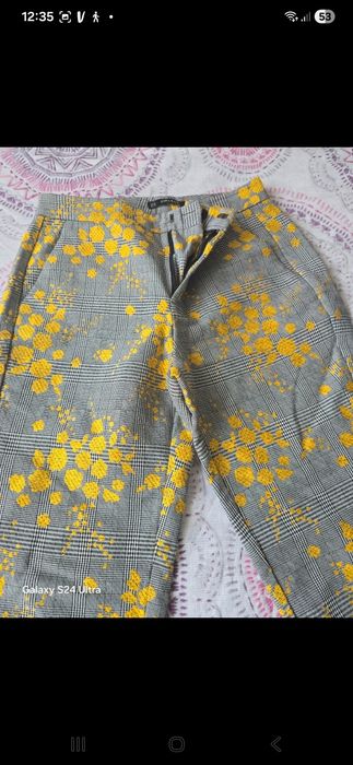 Pantaloni zara flori
