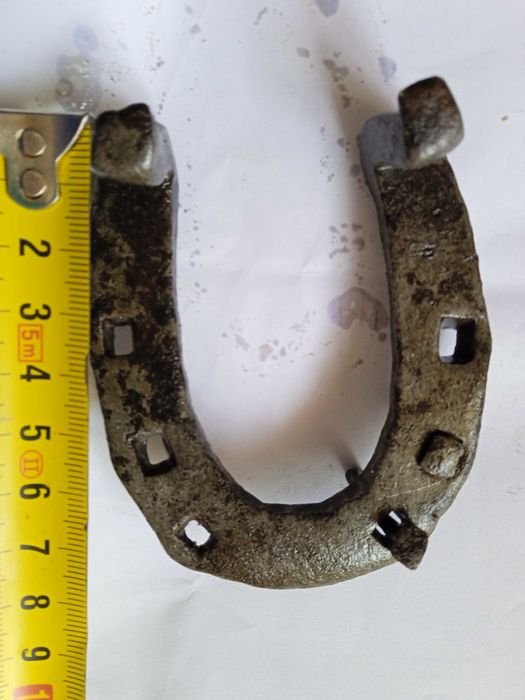 Стари истински ковани подкови за щастие и късмет.