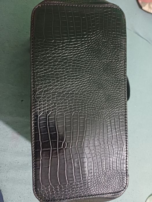 Geanta dama Guess originala. Este in stare buna