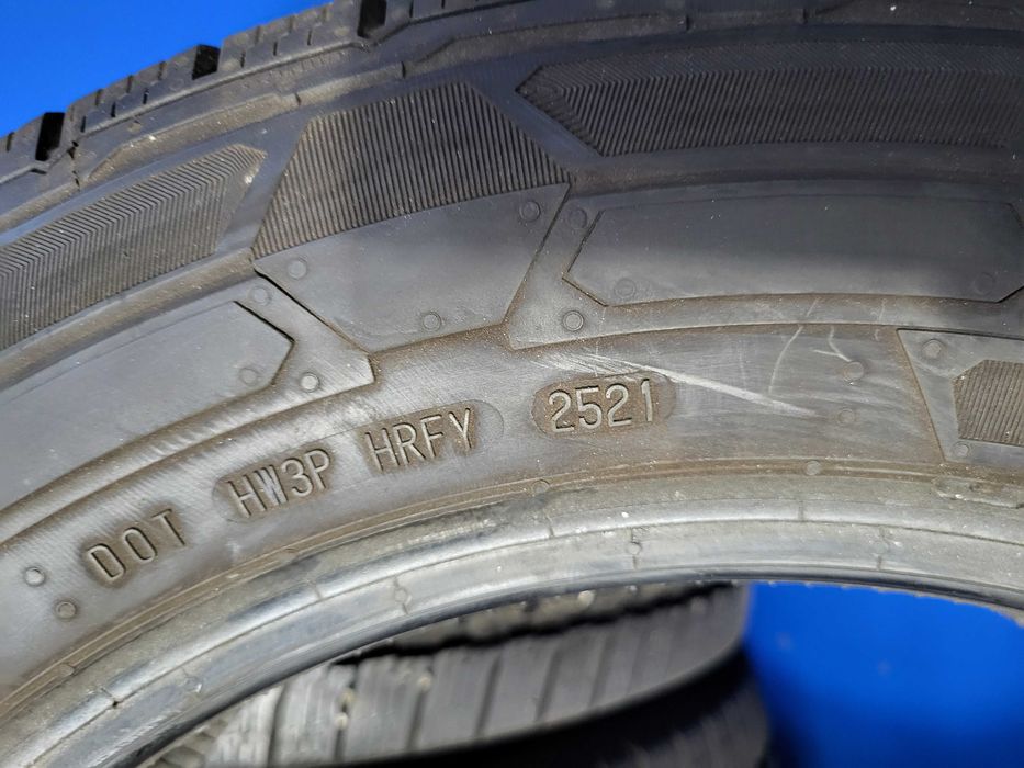 Vand set 4 x 215 60 17 C-uri Continental Van, an 2021-2022 M+S ca Noi