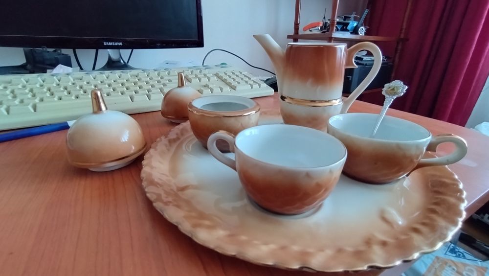 Set ceainic cu 2 cesti si o zahariera