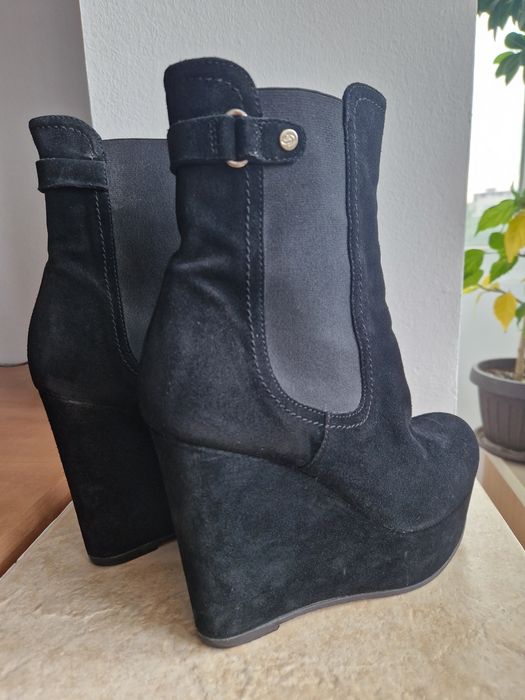 Botine Musette, marimea 38,  piele naturala intoarsa, cu platforma