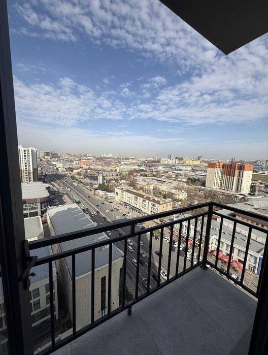 Квартира с новым ремонтом и балконом в Group City Tower, 40 м2