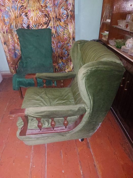 Продаём кровать  с матрасом и 2 кресла